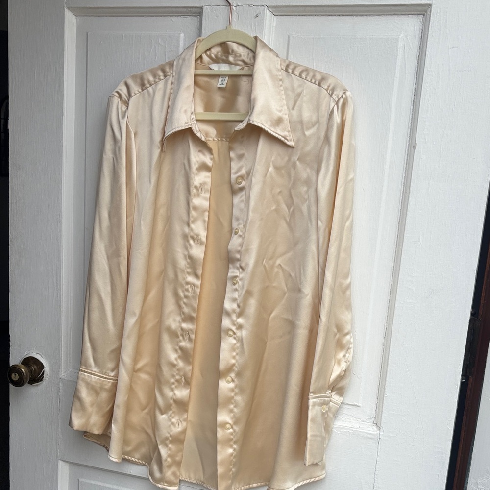 H&M Satin Long-Sleeve Button-Up Shirt in Light Beige